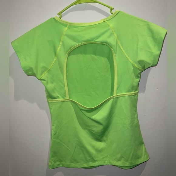 Athletic wear set open back shirt/Elastic capris pant barley worn. Sold as set - Picture 4 of 10